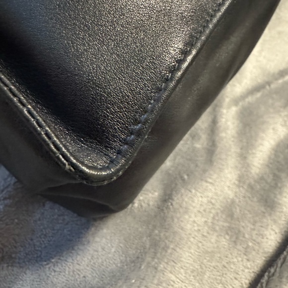 Chanel Black Lambskin Leather Women's Bag/Tote with COA. Excellent Condition! - Picture 4 of 16